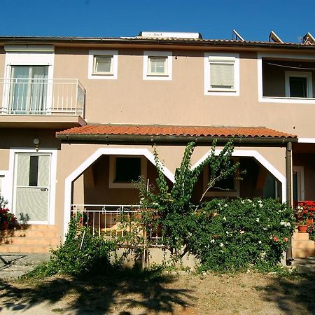 Apartment & Rooms Roza Peroj Luaran gambar