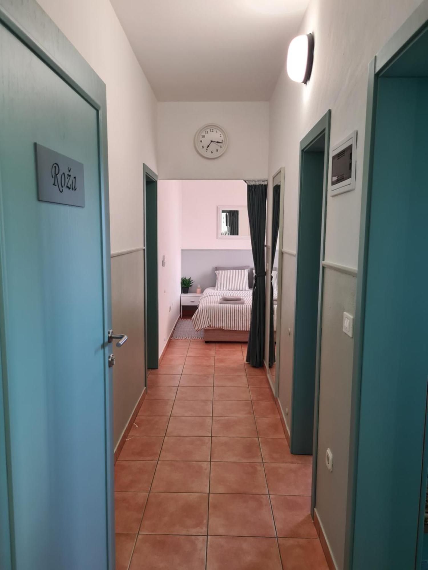 Apartment & Rooms Roza Peroj Bilik gambar