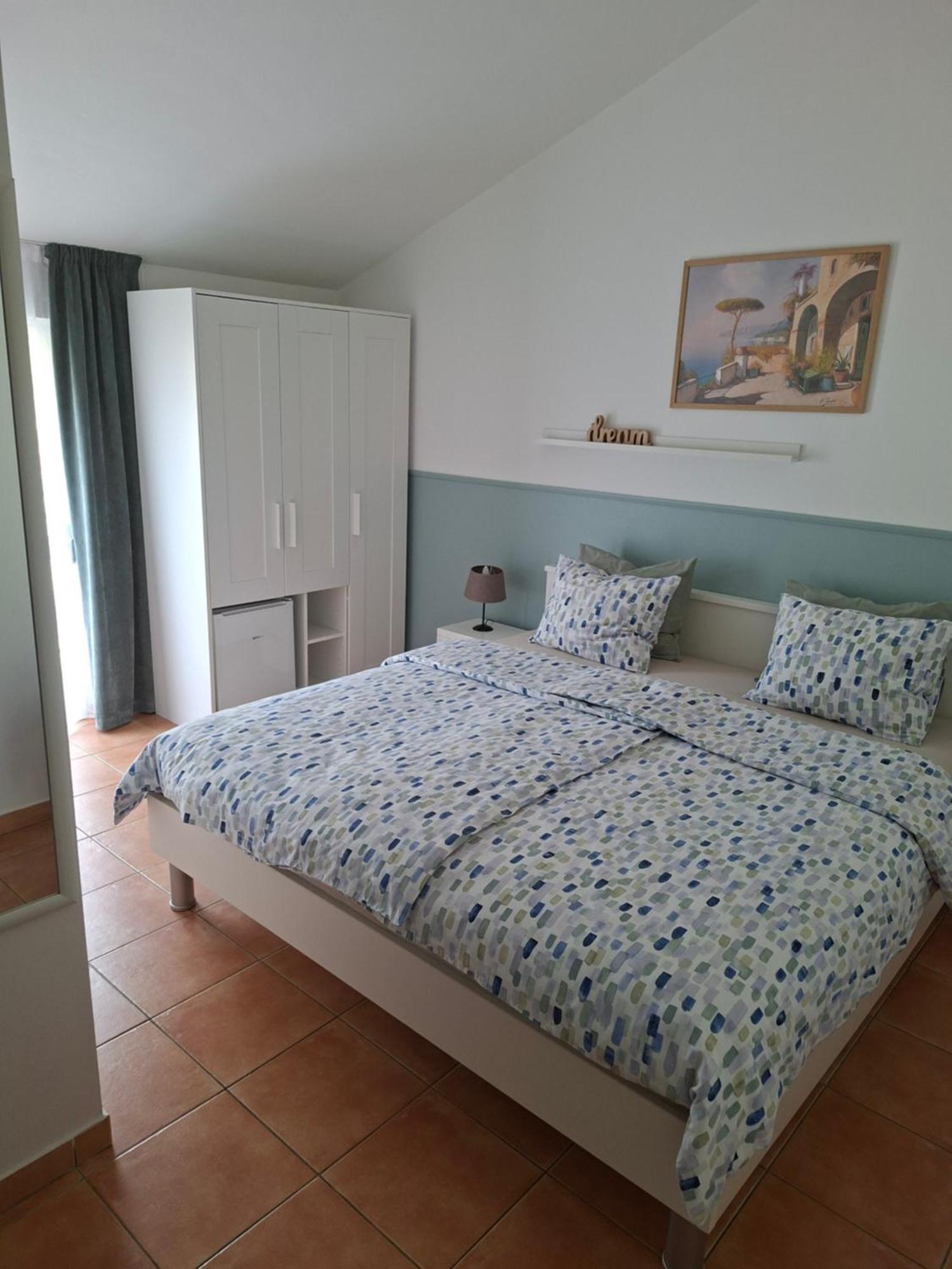 Apartment & Rooms Roza Peroj Luaran gambar