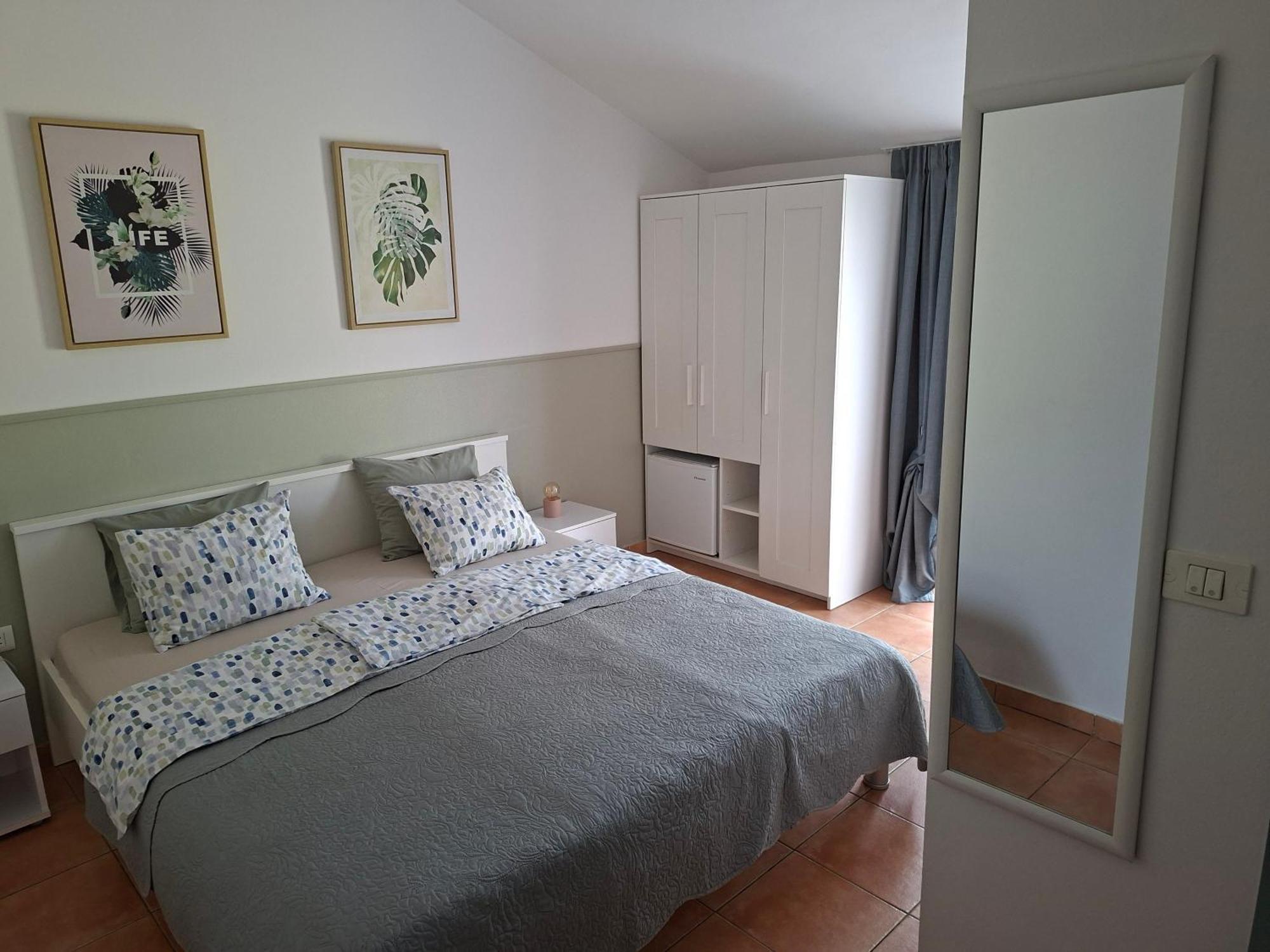 Apartment & Rooms Roza Peroj Luaran gambar