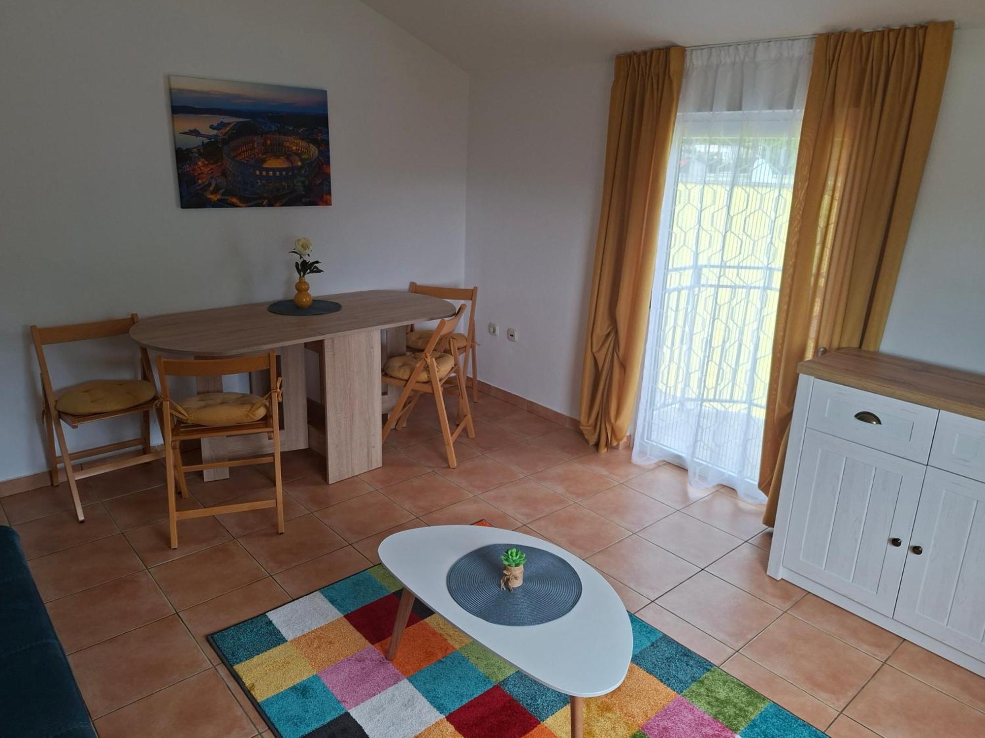 Apartment & Rooms Roza Peroj Luaran gambar